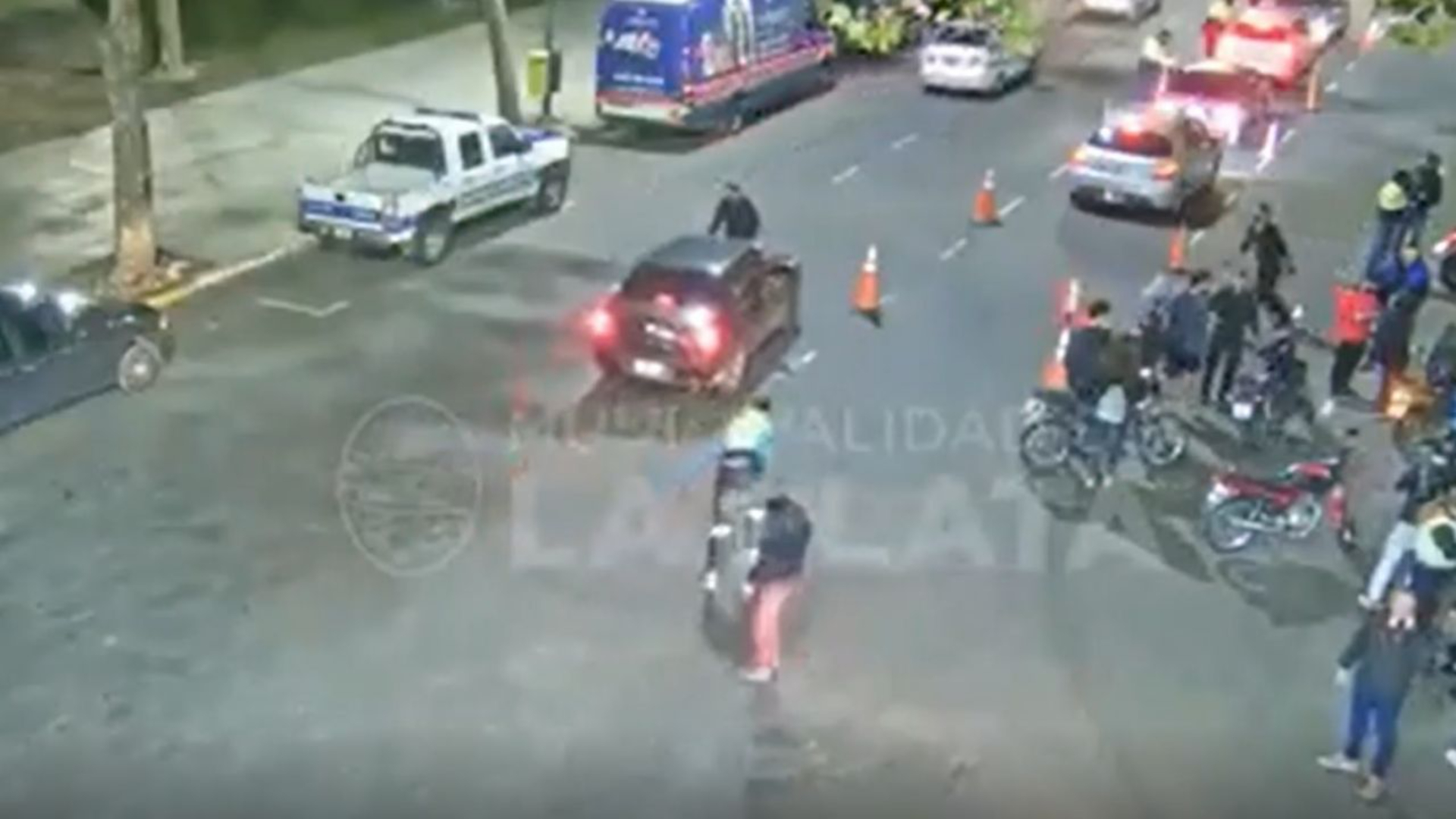 Video Atropelló Y Arrastró A Un Inspector De Tránsito Para Evitar Un Control Canal 9 Televida